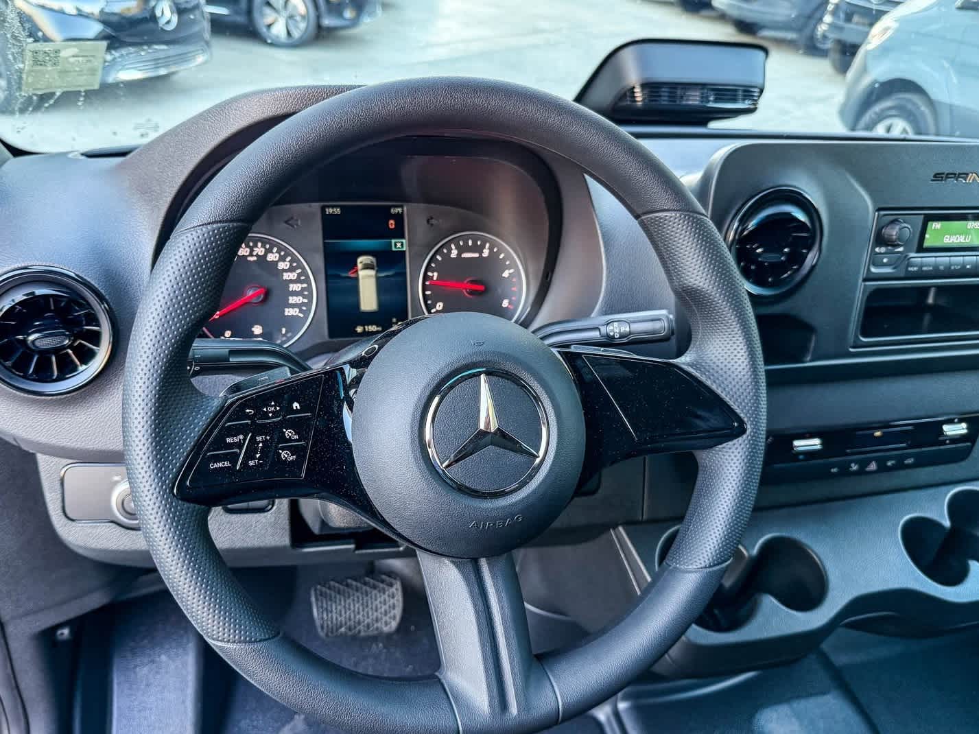 Thumbnail: 2025 Mercedes-Benz Sprinter - 14