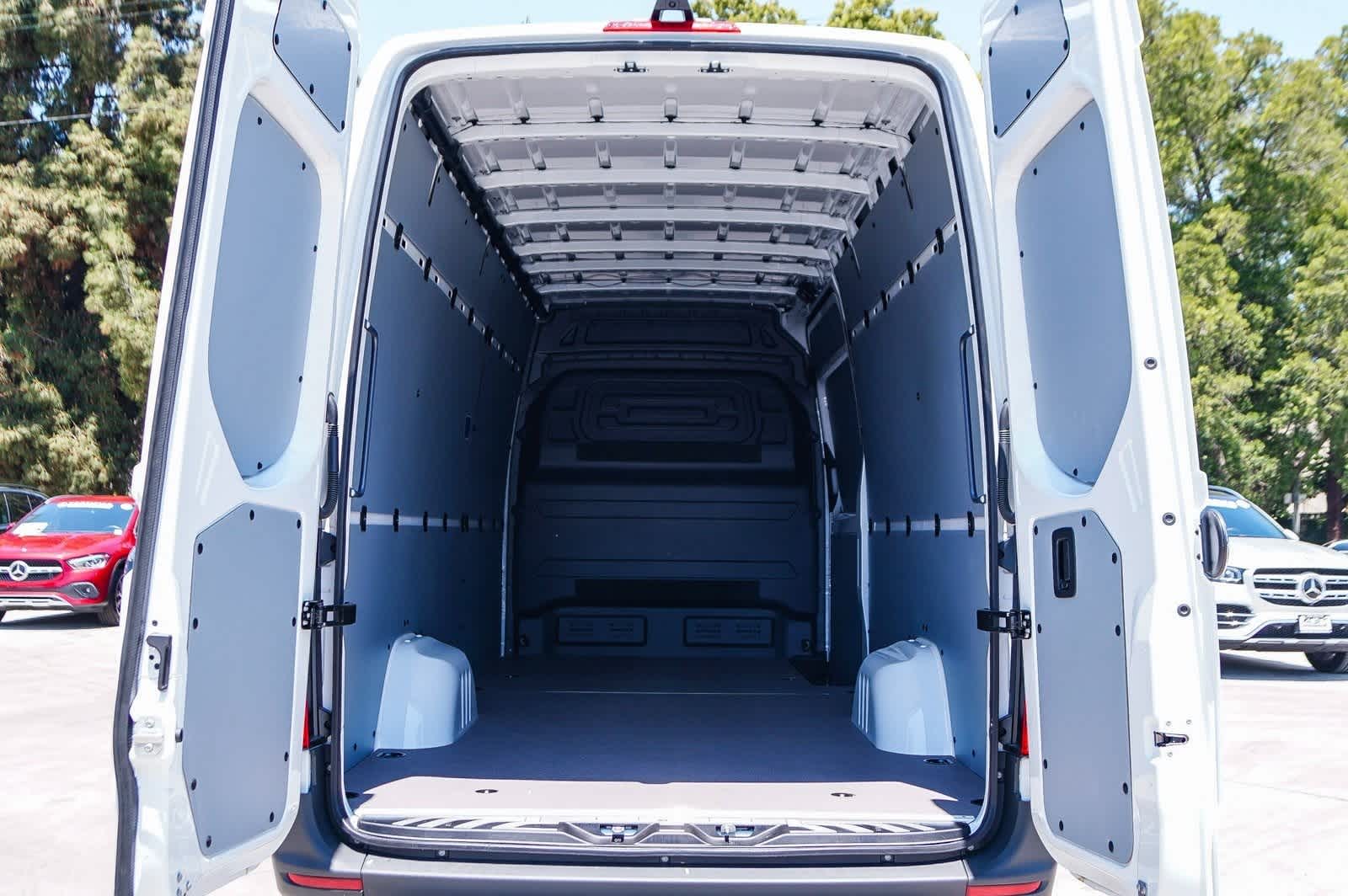 Thumbnail: 2024 Mercedes-Benz eSprinter - 26