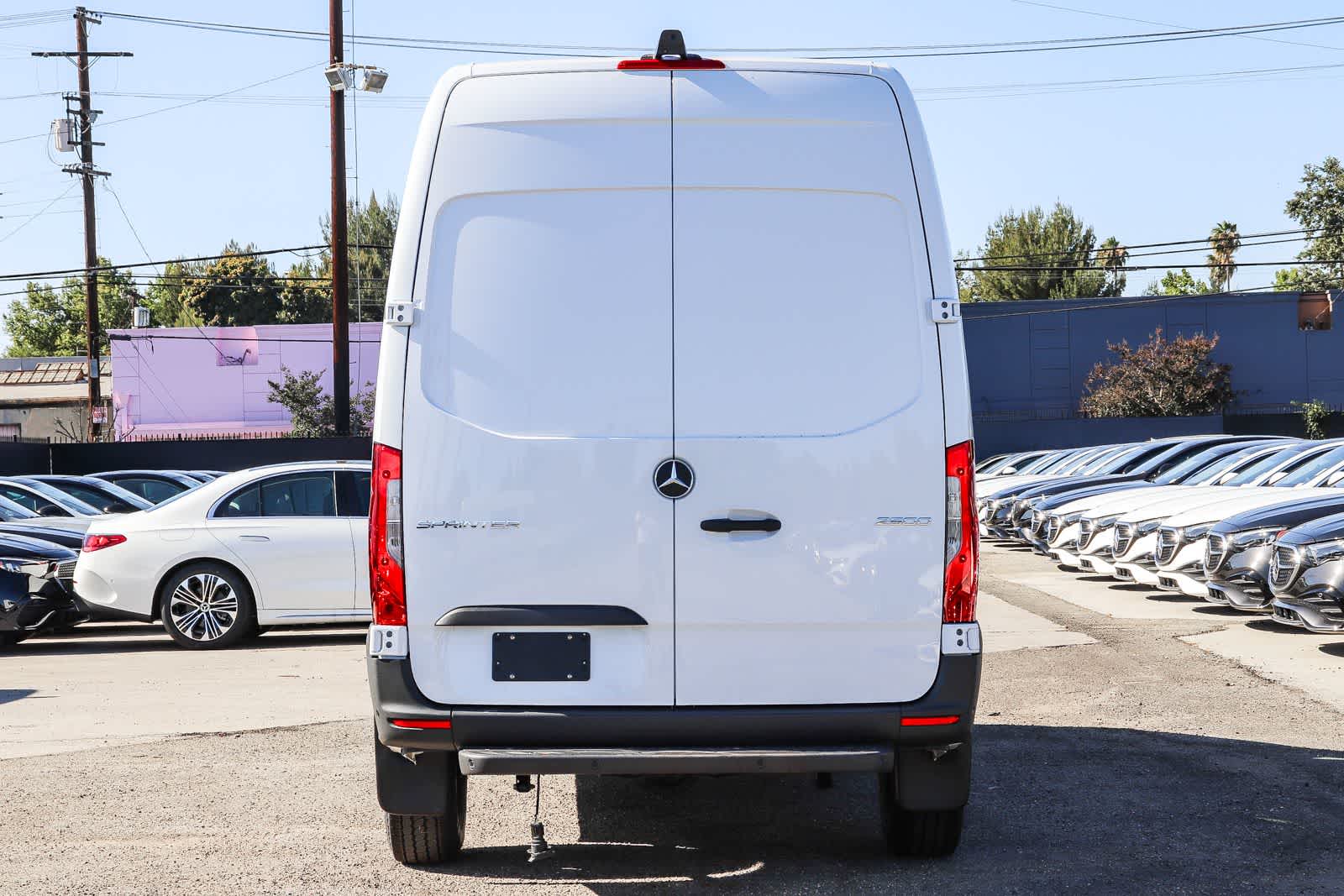 Thumbnail: 2026 Mercedes-Benz Sprinter - 3