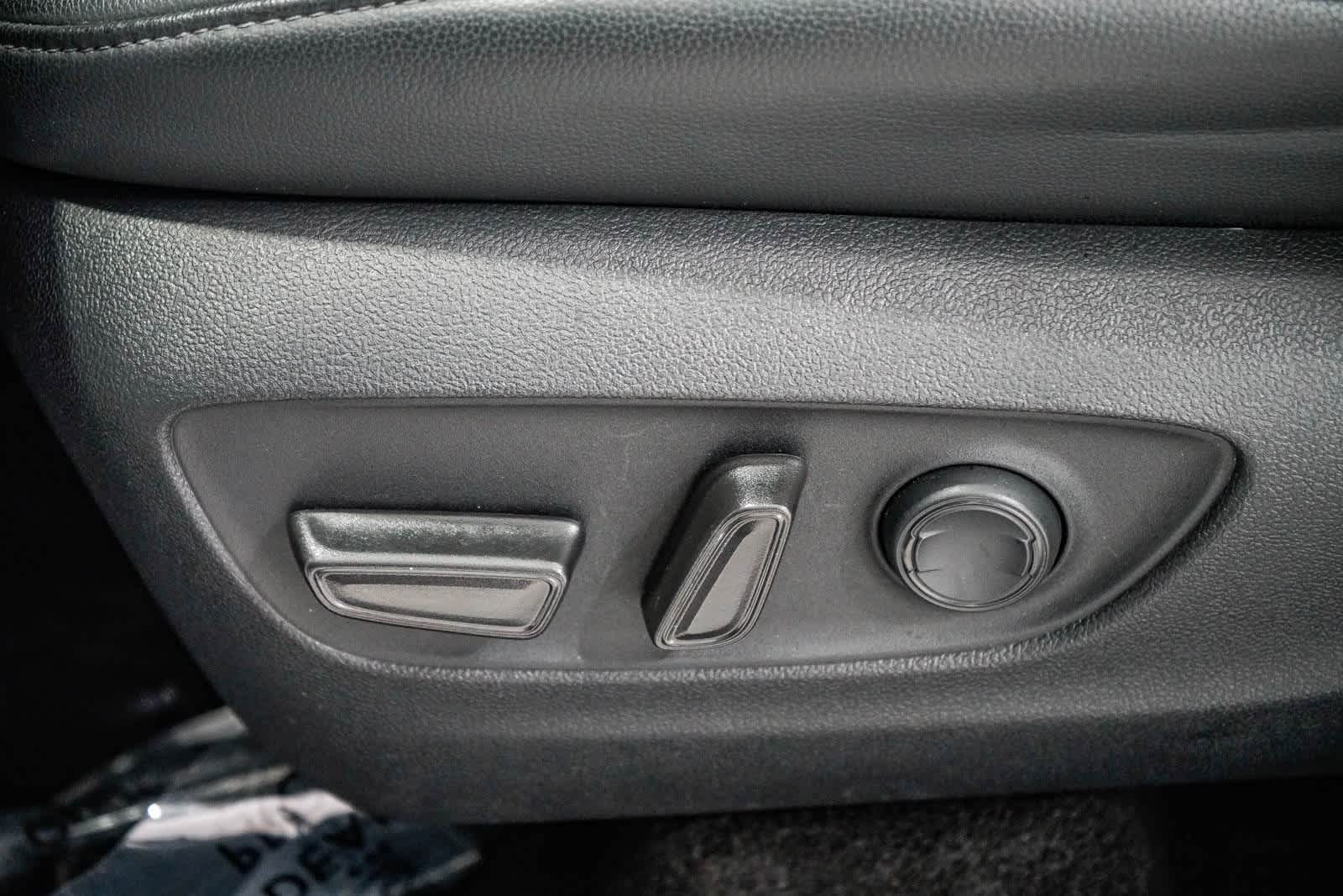 Thumbnail: 2023 Toyota Highlander - 22