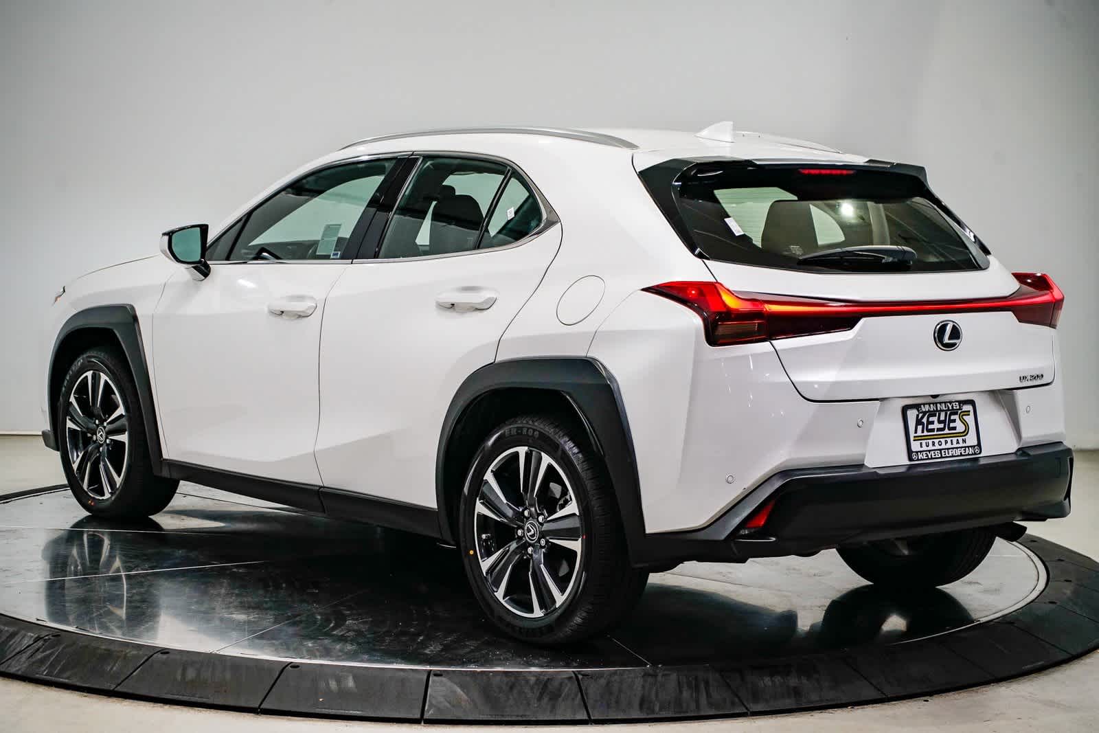 Thumbnail: 2021 Lexus UX - 2