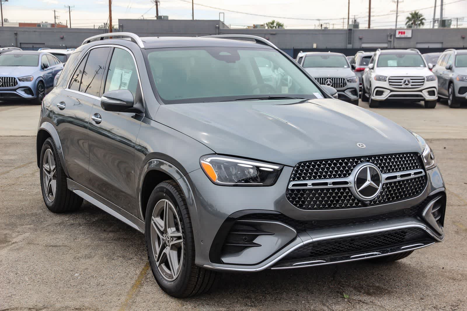 Thumbnail: 2026 Mercedes-Benz GLE - 2