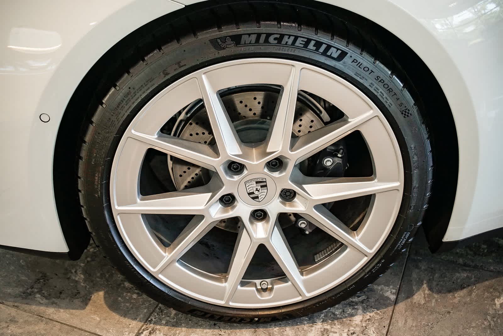 Thumbnail: 2025 Porsche 911 - 33