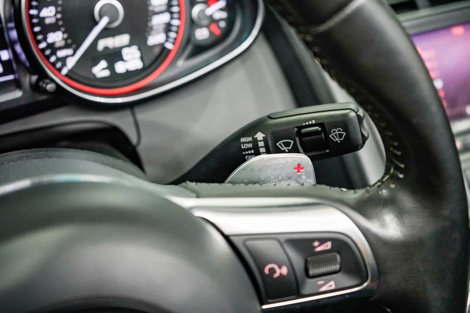 Thumbnail: 2011 Audi R8 - 33