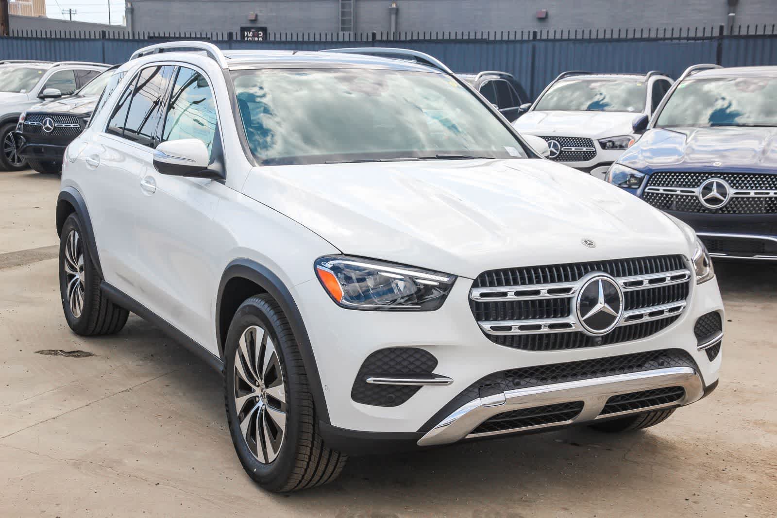 Thumbnail: 2026 Mercedes-Benz GLE - 3