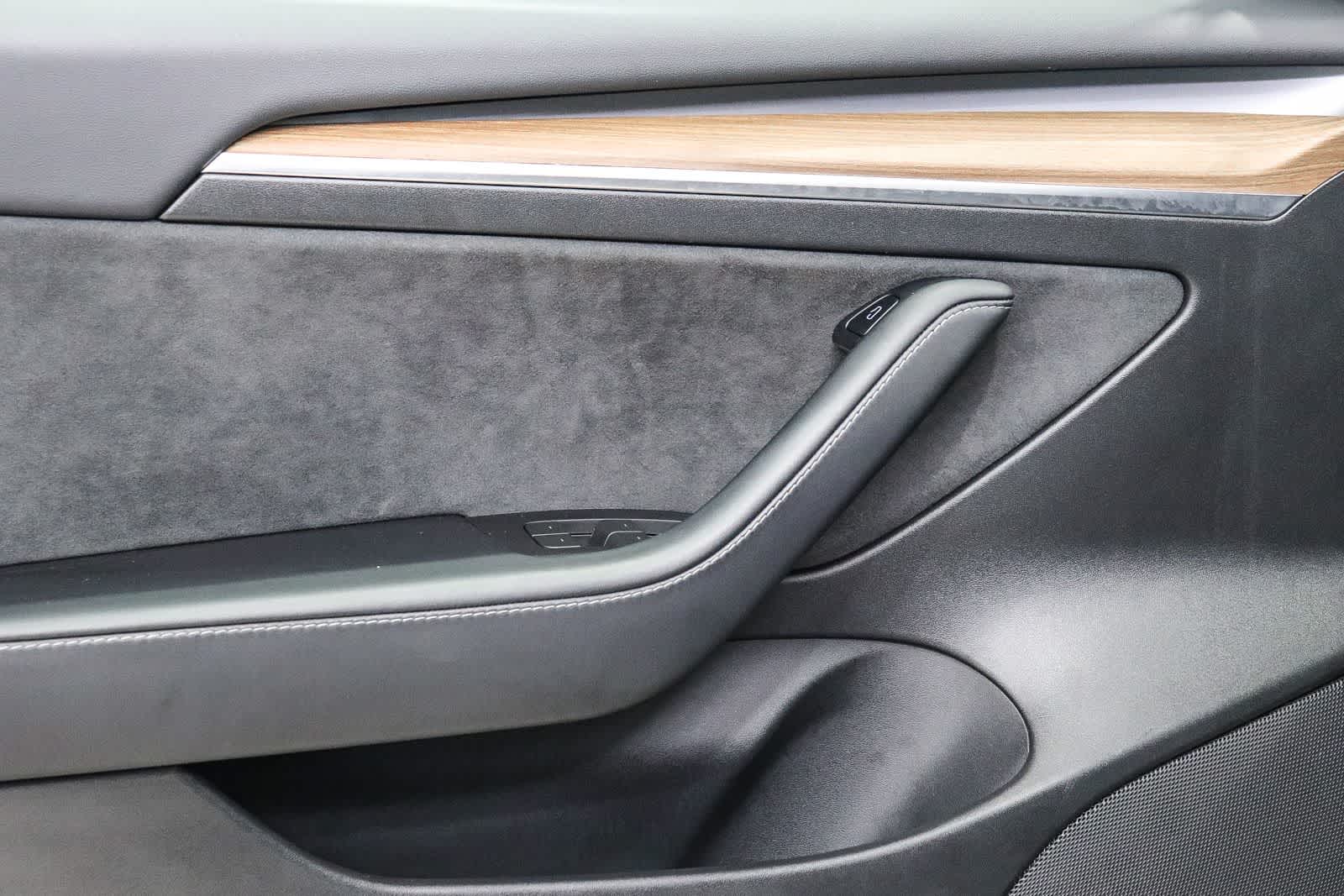 Thumbnail: 2022 Tesla Model 3 - 21