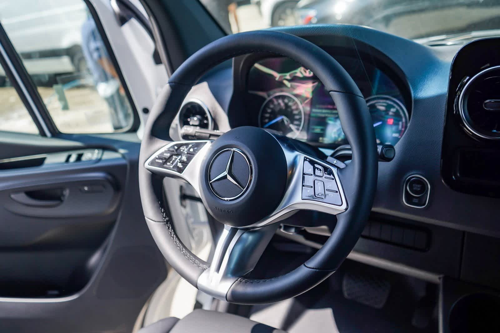 Thumbnail: 2024 Mercedes-Benz eSprinter - 15