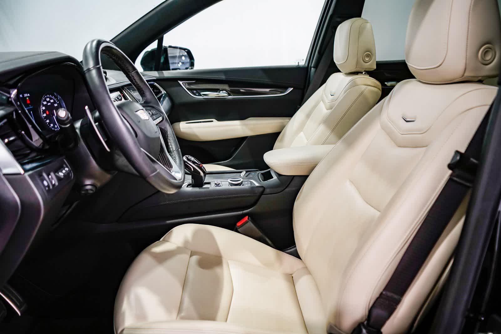 Thumbnail: 2021 Cadillac XT6 - 17