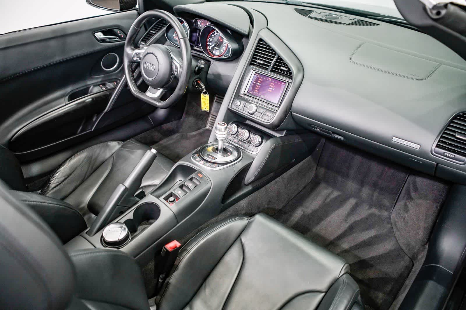 Thumbnail: 2011 Audi R8 - 24