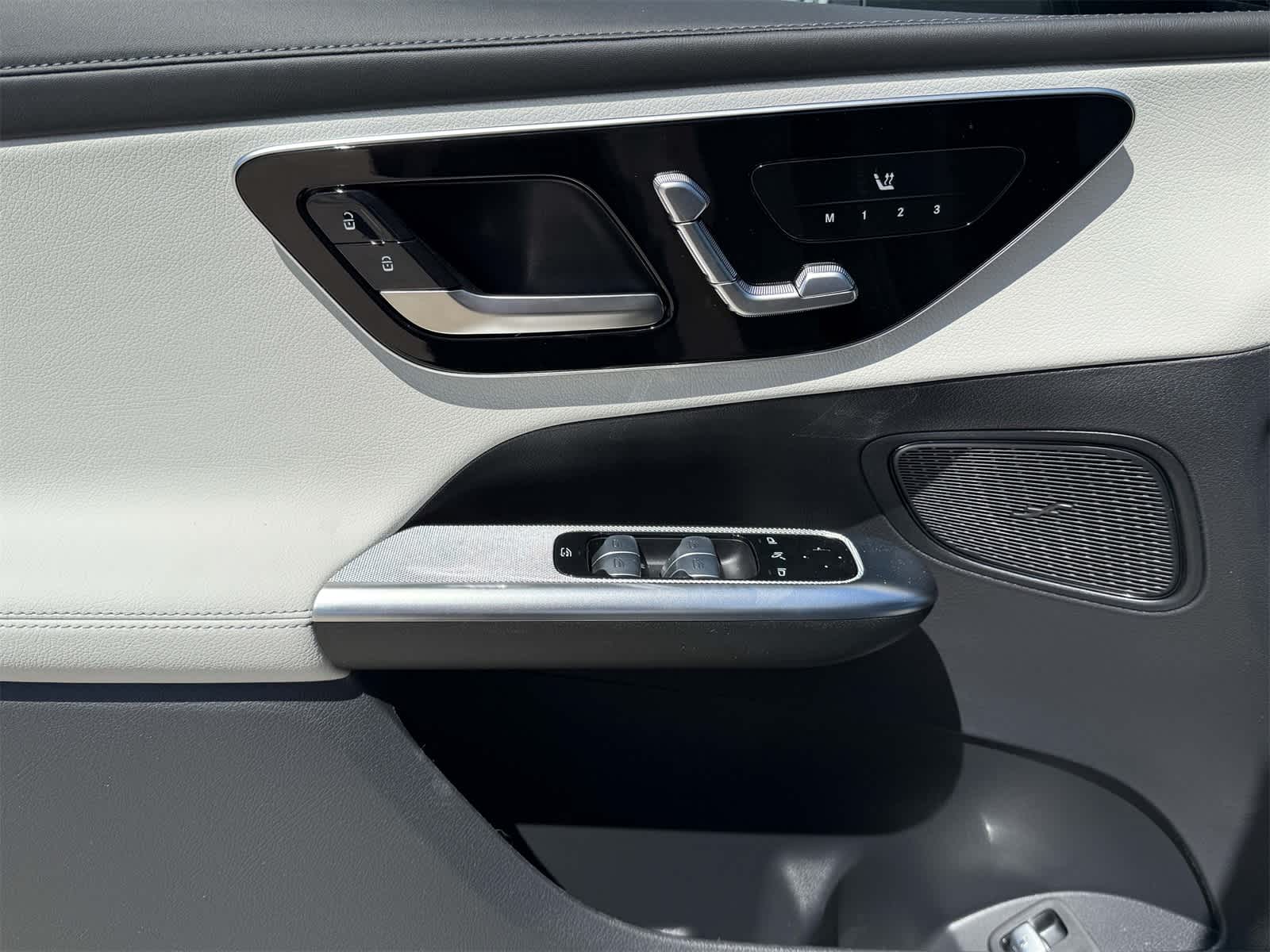 Thumbnail: 2025 Mercedes-Benz GLC - 22