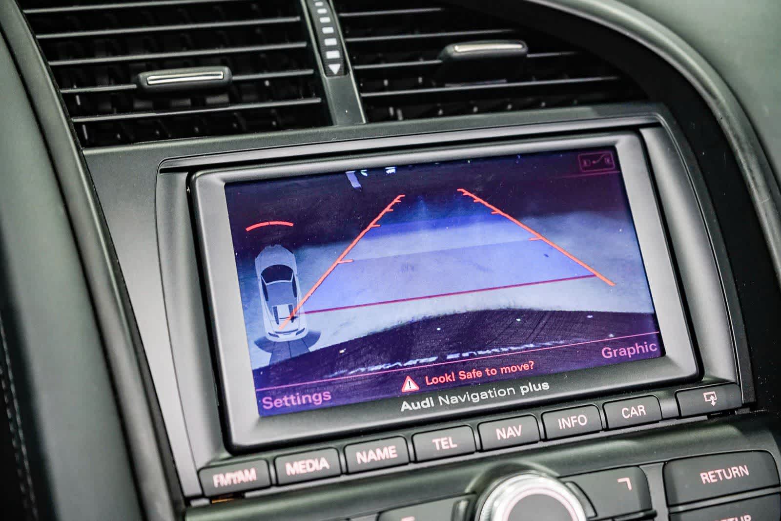 Thumbnail: 2011 Audi R8 - 29