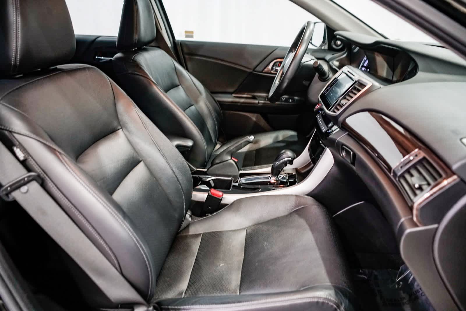 Thumbnail: 2016 Honda Accord - 16