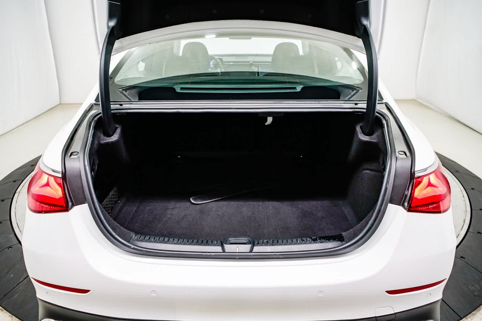 Thumbnail: 2025 Mercedes-Benz E-Class - 27