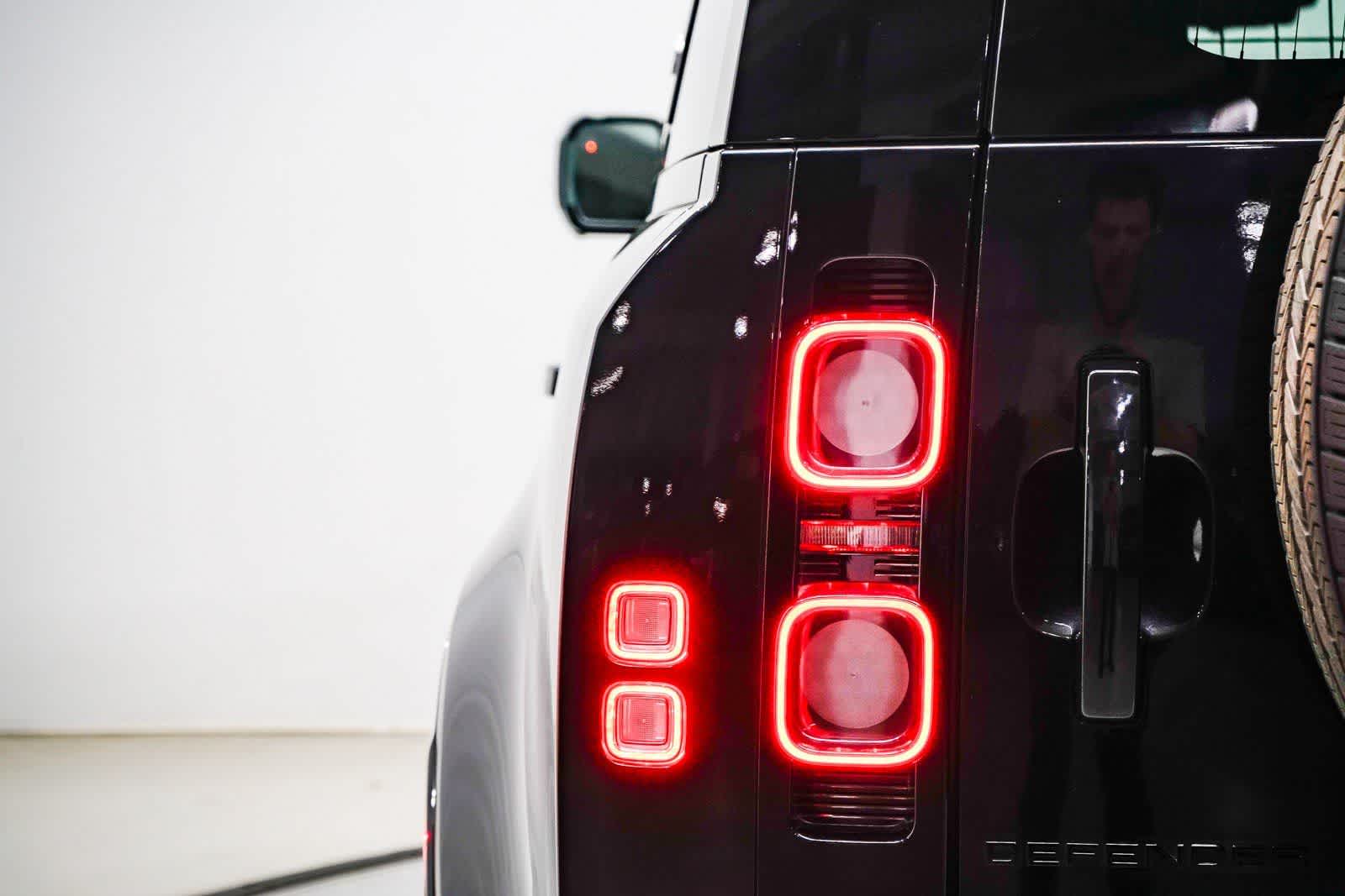 Thumbnail: 2023 Land Rover Defender - 9