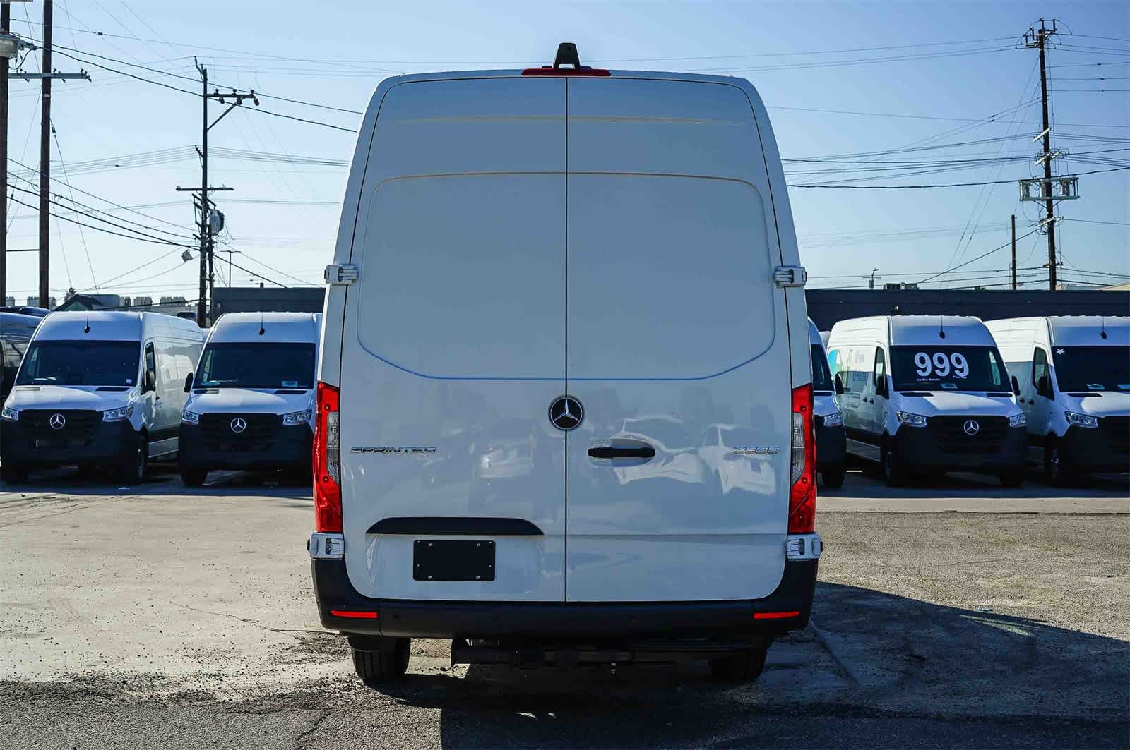 Thumbnail: 2026 Mercedes-Benz Sprinter - 3