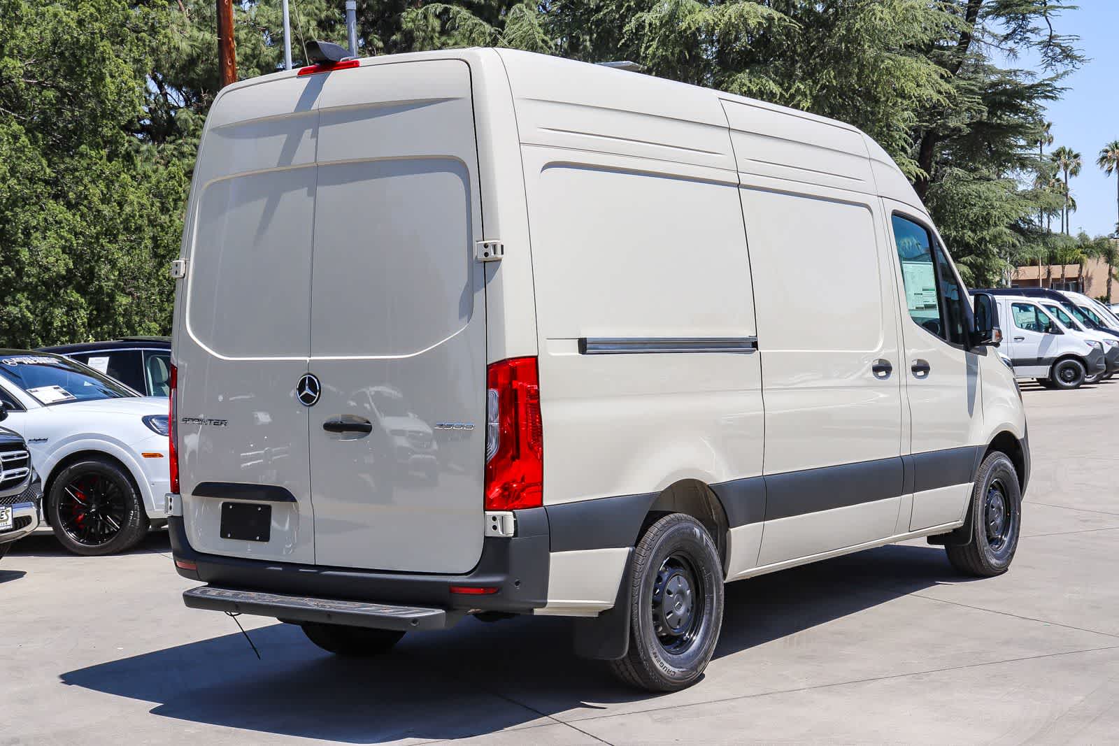 Thumbnail: 2026 Mercedes-Benz Sprinter - 4