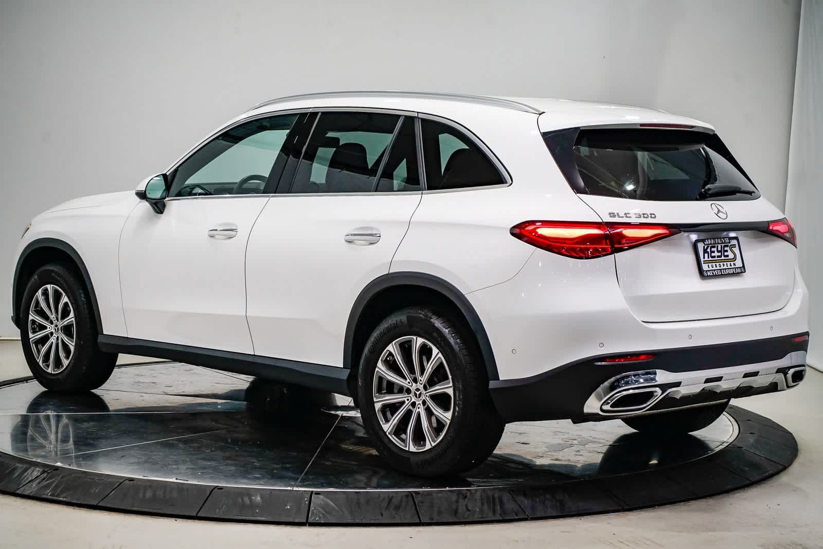 2024 Mercedes-Benz GLC 300 2