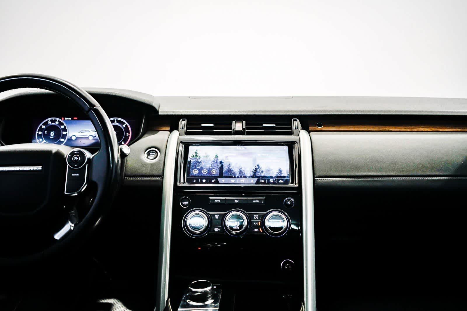 Thumbnail: 2018 Land Rover Discovery - 13