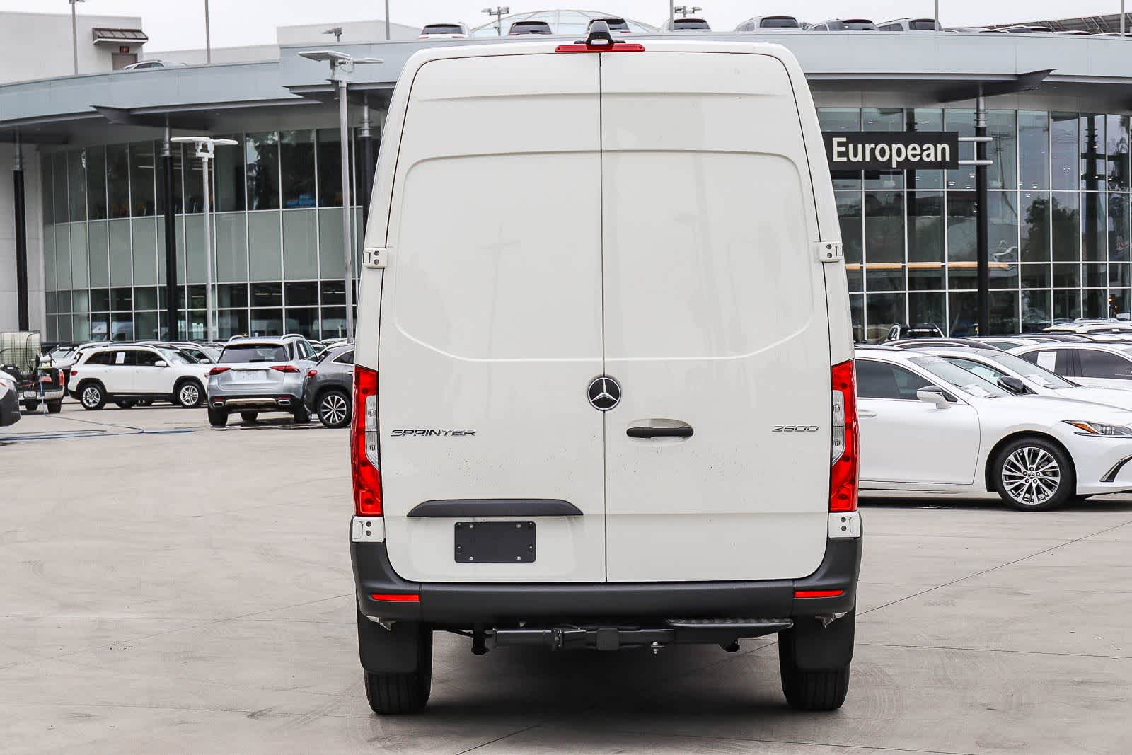 Thumbnail: 2026 Mercedes-Benz Sprinter - 3