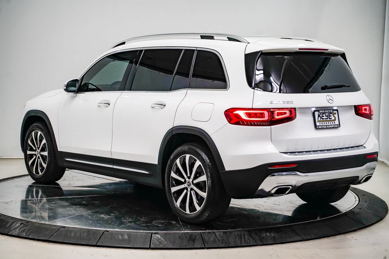 Thumbnail: 2022 Mercedes-Benz GLB - 2