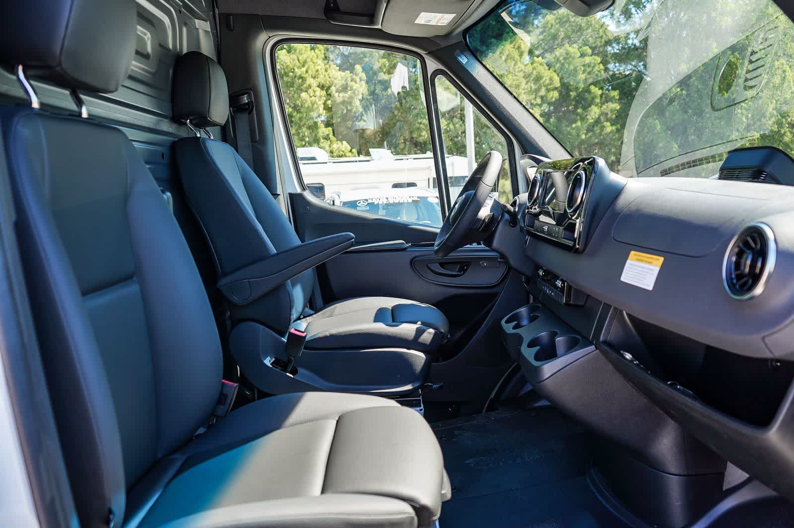 Thumbnail: 2026 Mercedes-Benz Sprinter - 15