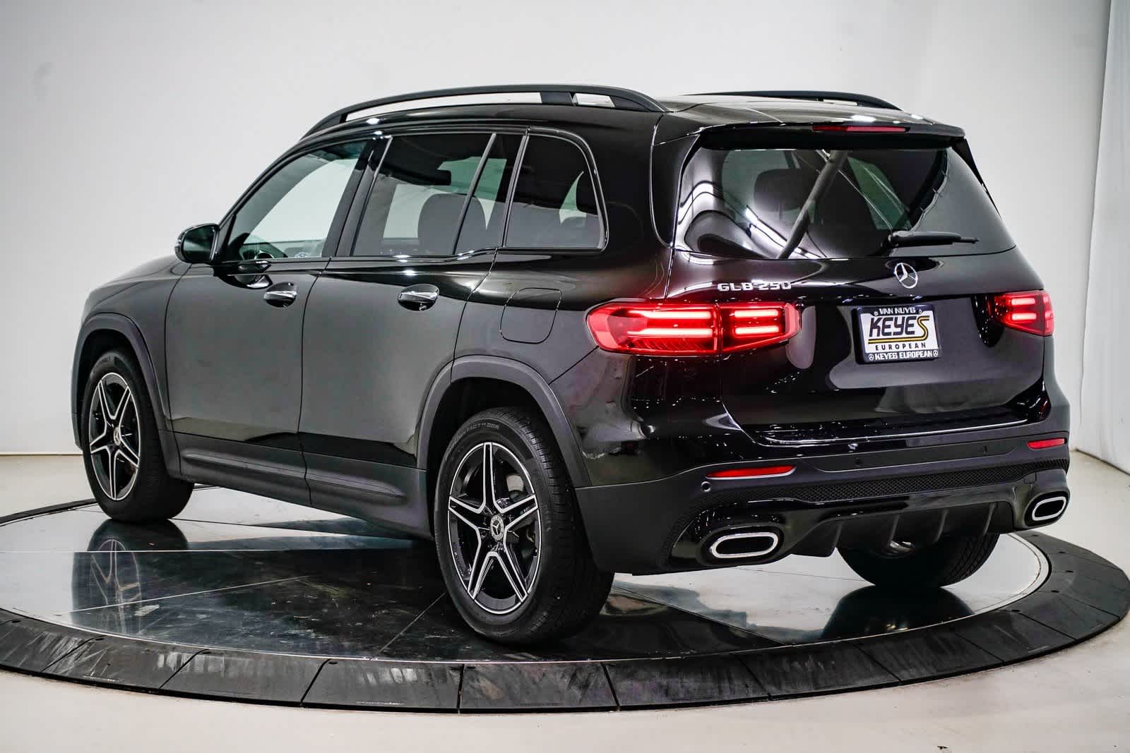 Thumbnail: 2025 Mercedes-Benz GLB - 2