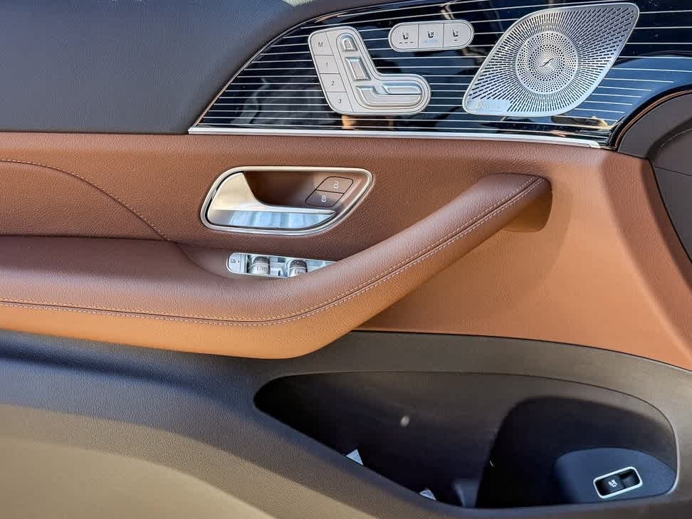 Thumbnail: 2025 Mercedes-Benz GLS - 23