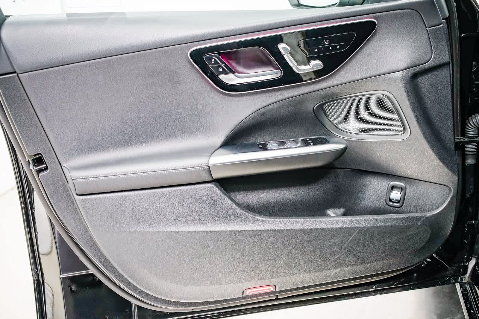 Thumbnail: 2025 Mercedes-Benz C-Class - 19