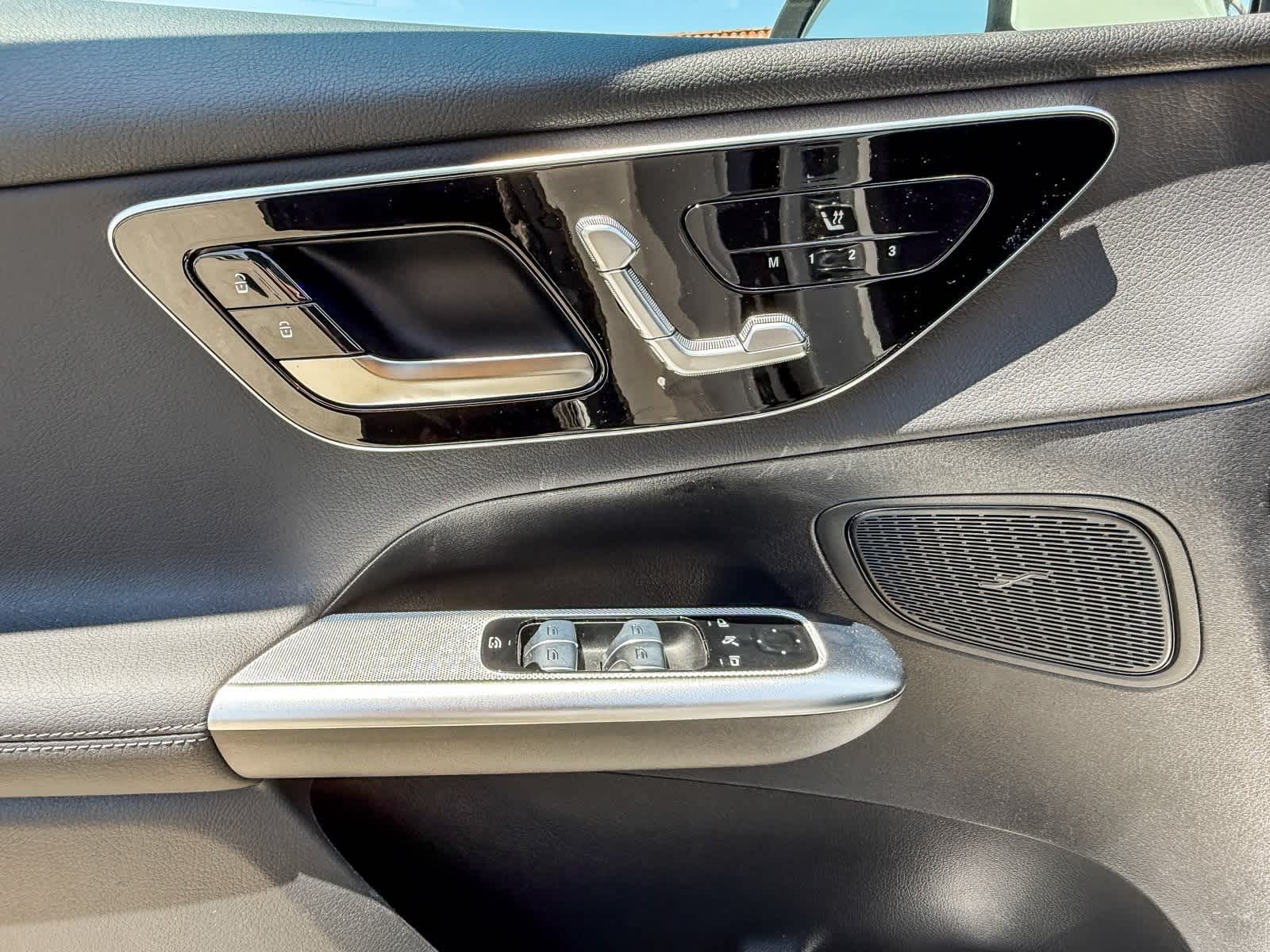 Thumbnail: 2025 Mercedes-Benz GLC - 18