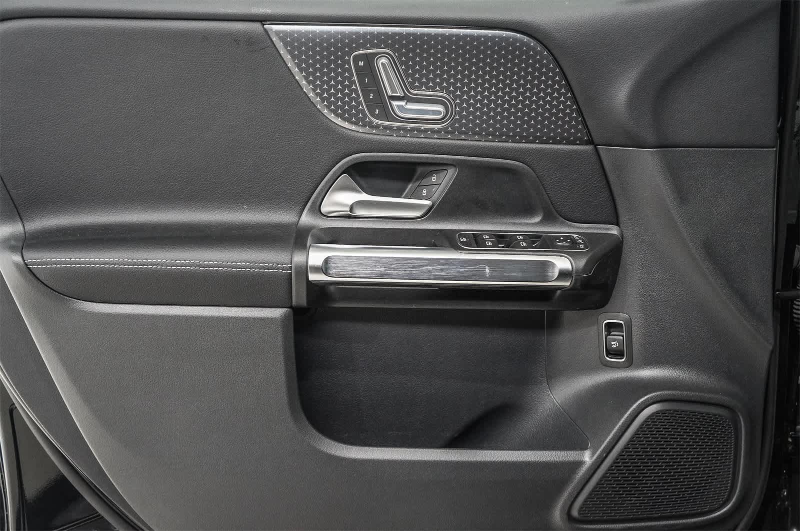 Thumbnail: 2025 Mercedes-Benz GLB - 23