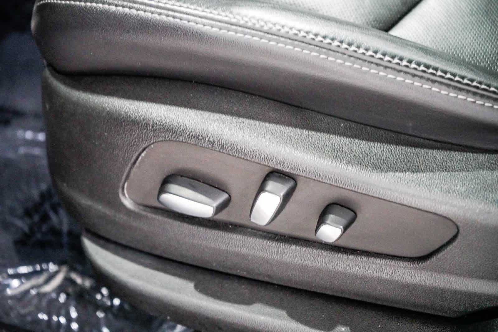 Thumbnail: 2023 Cadillac XT6 - 22