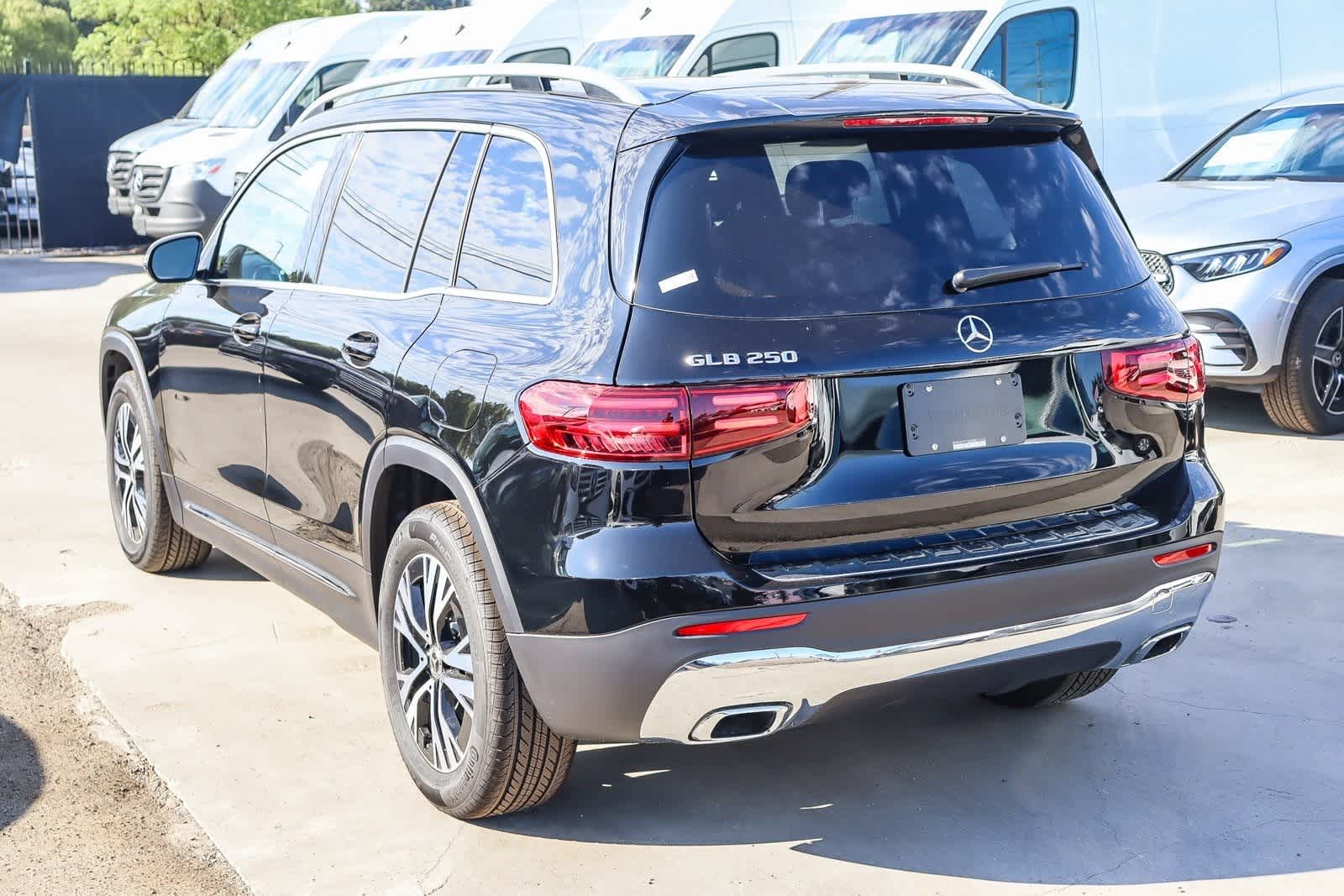 Thumbnail: 2026 Mercedes-Benz GLB - 6