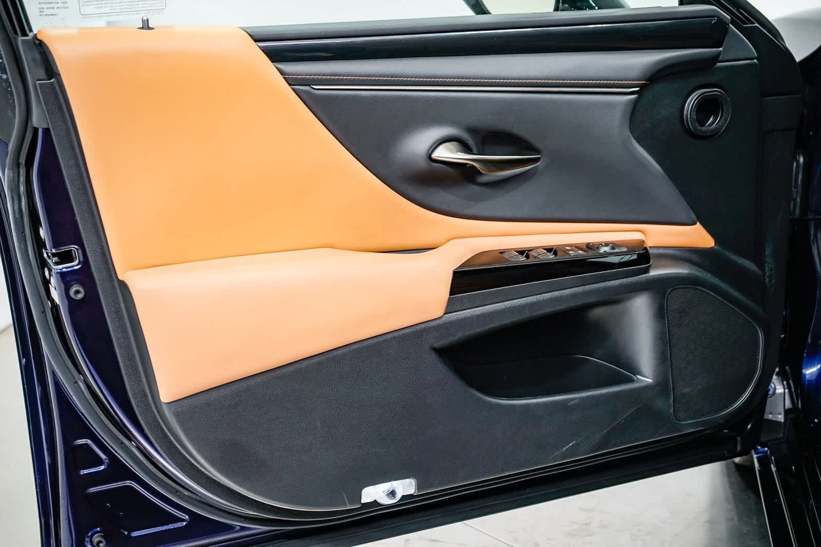 Thumbnail: 2022 Lexus ES - 19