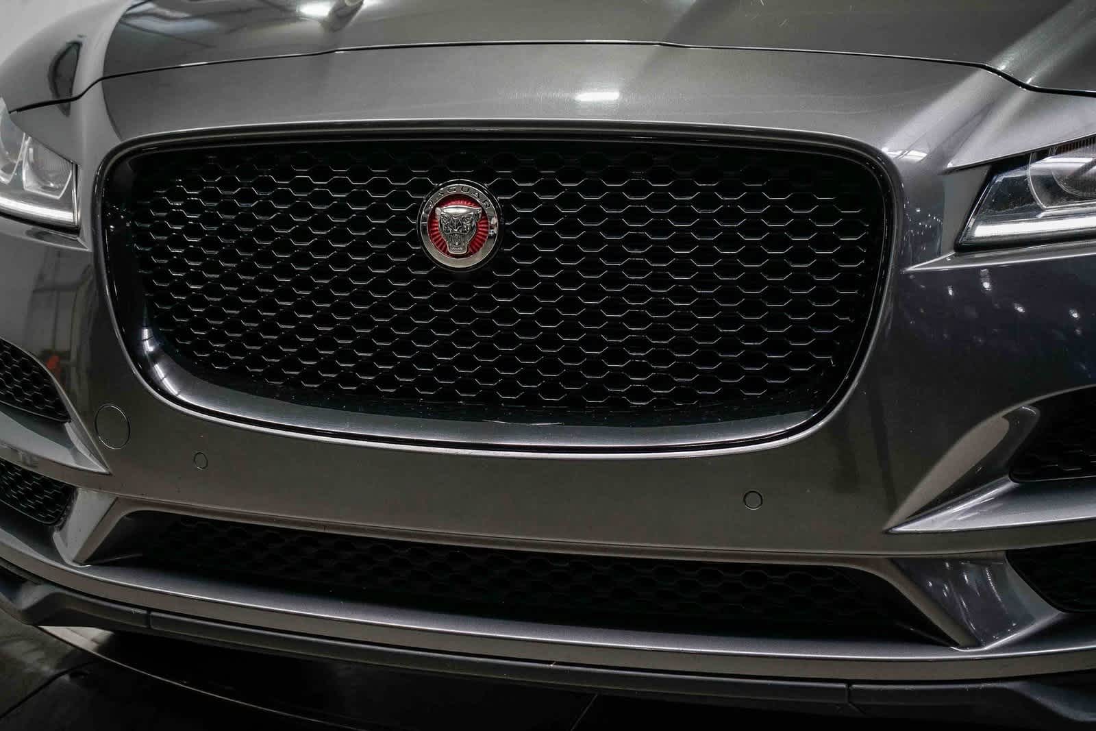 Thumbnail: 2018 Jaguar F-Pace - 8