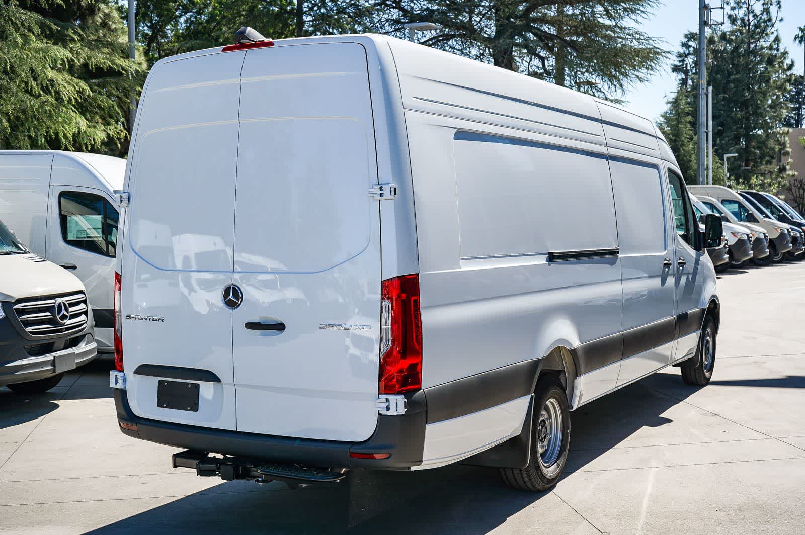 Thumbnail: 2026 Mercedes-Benz Sprinter - 4