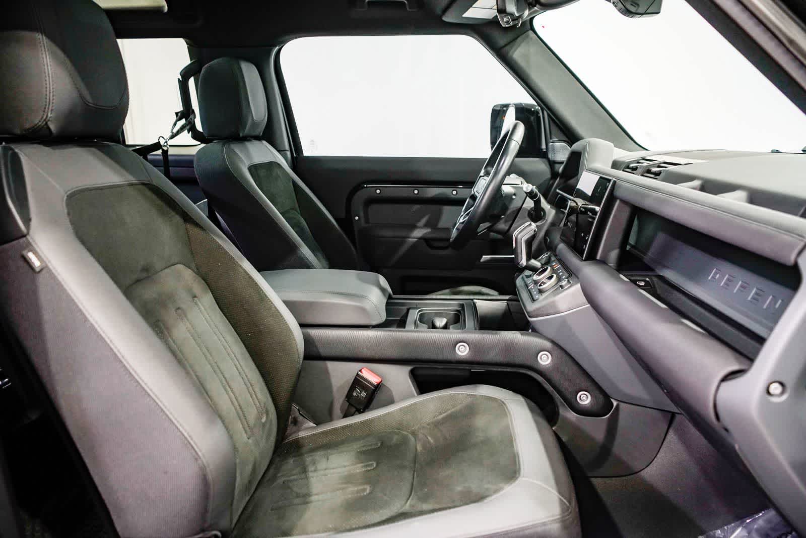 Thumbnail: 2022 Land Rover Defender - 16