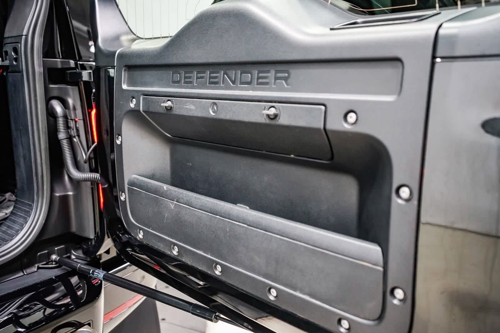 Thumbnail: 2023 Land Rover Defender - 29