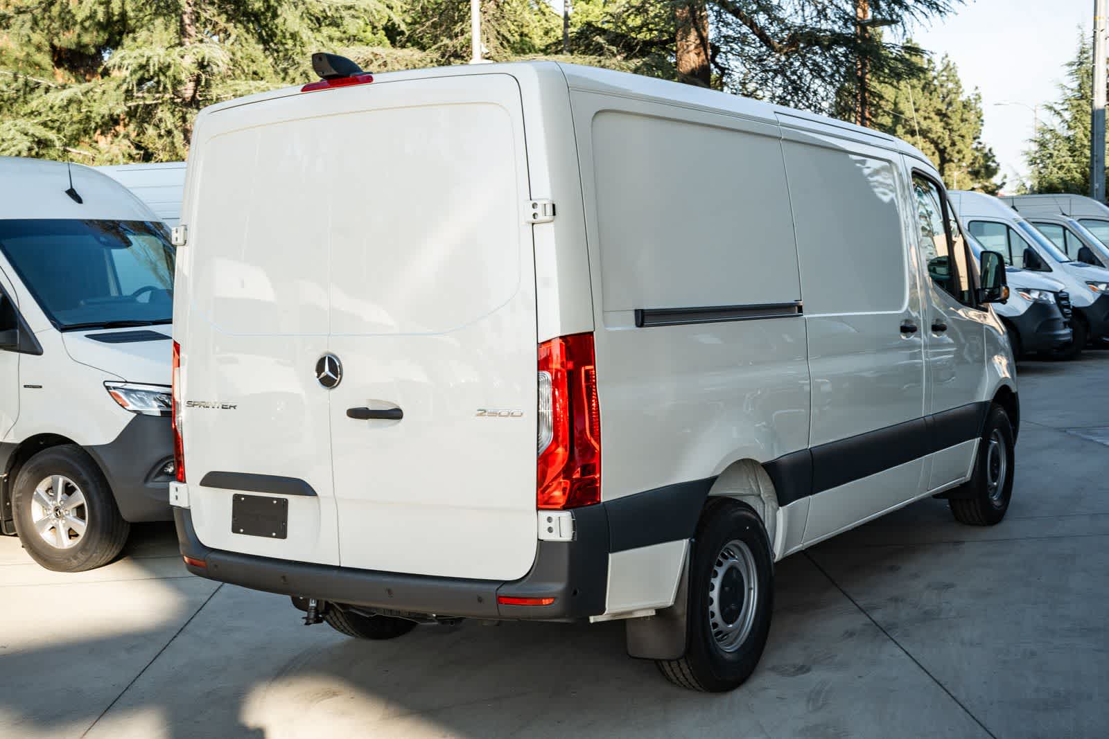 Thumbnail: 2026 Mercedes-Benz Sprinter - 4