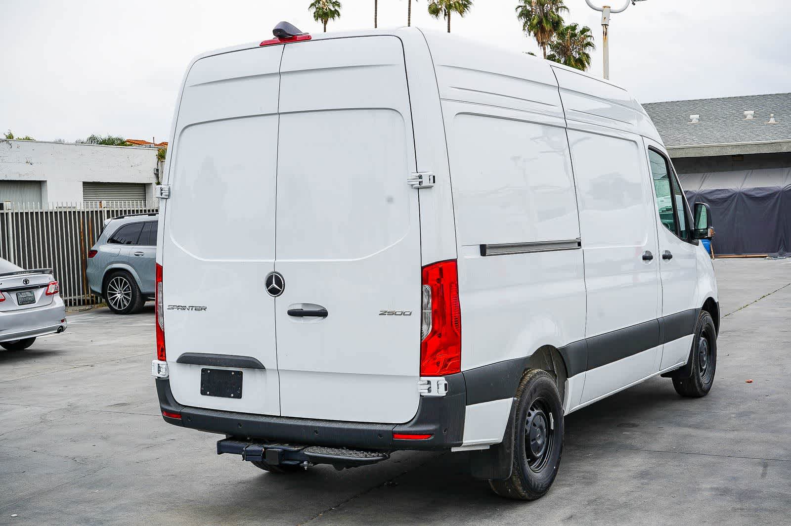 Thumbnail: 2026 Mercedes-Benz Sprinter - 4