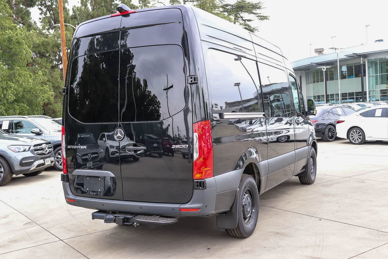 Thumbnail: 2026 Mercedes-Benz Sprinter - 4