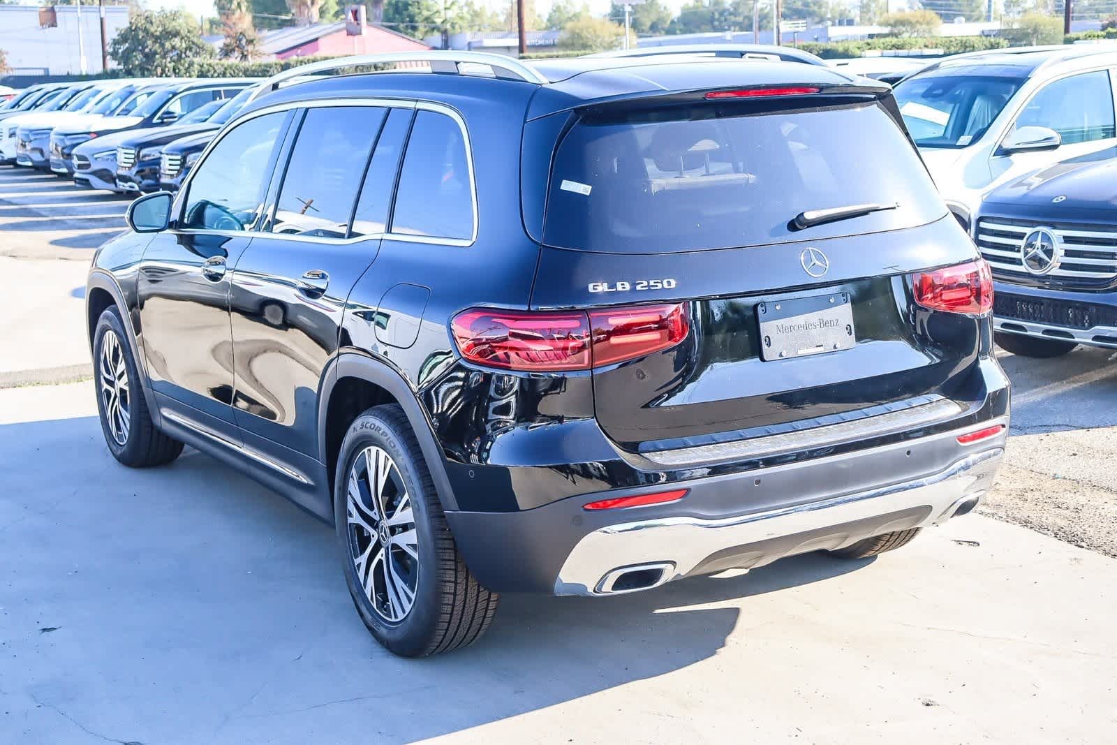 Thumbnail: 2026 Mercedes-Benz GLB - 6