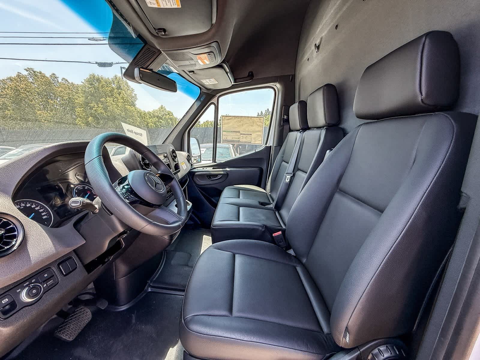 Thumbnail: 2024 Mercedes-Benz eSprinter - 21