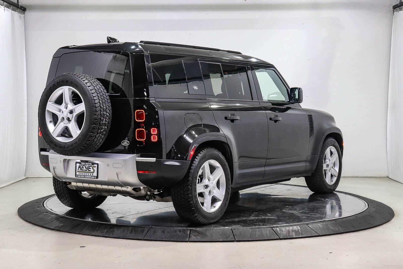 Thumbnail: 2020 Land Rover Defender - 3