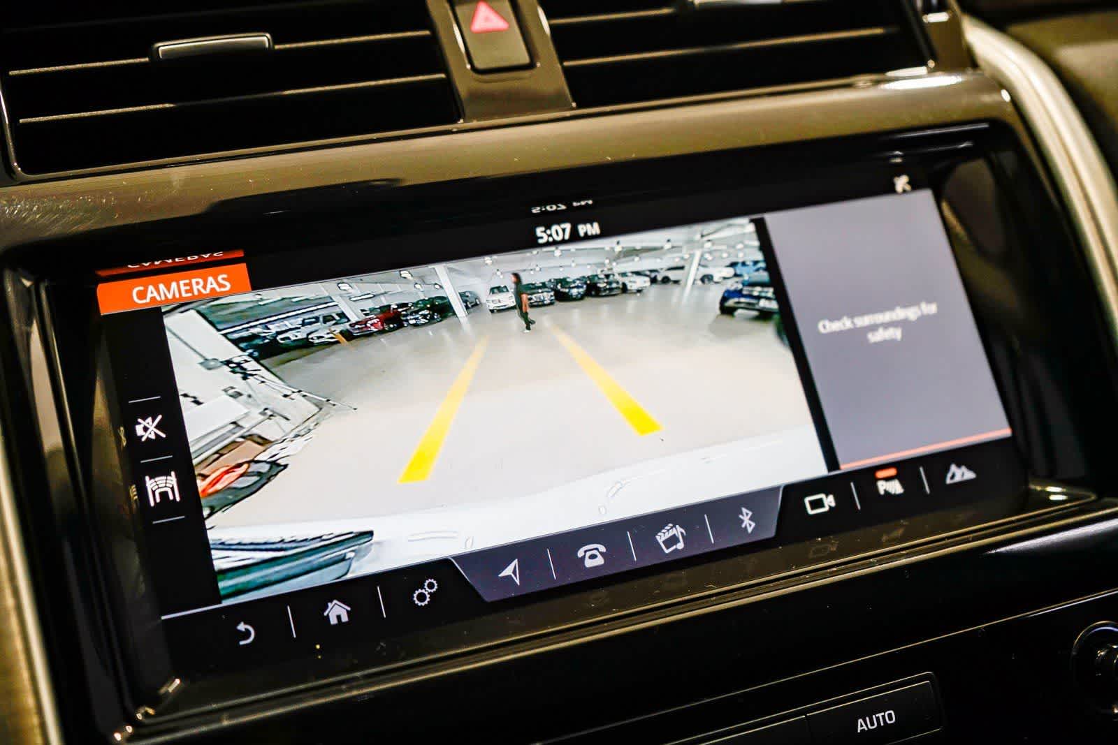 Thumbnail: 2018 Land Rover Discovery - 24