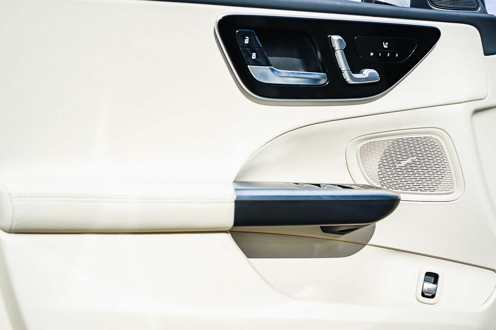 Thumbnail: 2025 Mercedes-Benz C-Class - 21