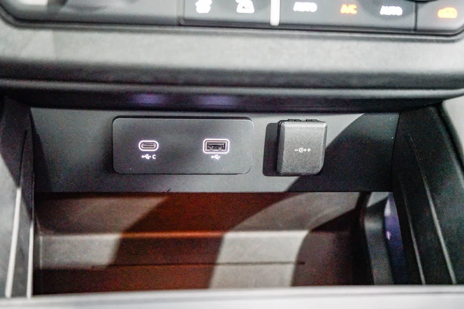 Thumbnail: 2023 Land Rover Defender - 22