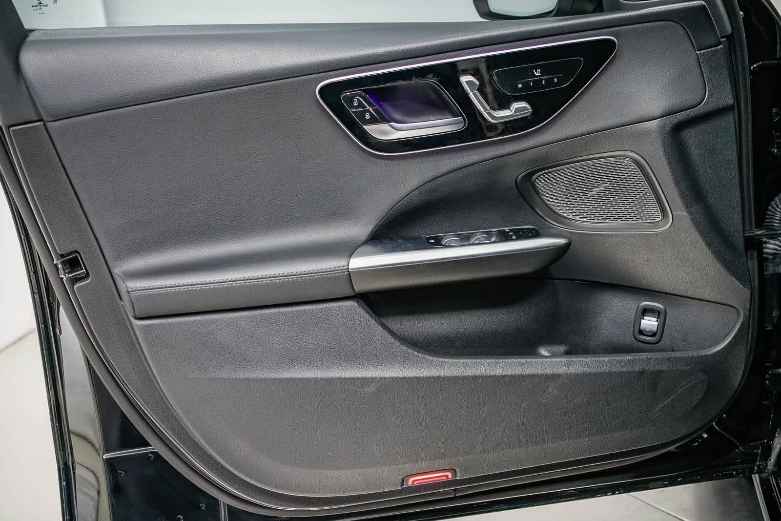 Thumbnail: 2023 Mercedes-Benz C-Class - 19