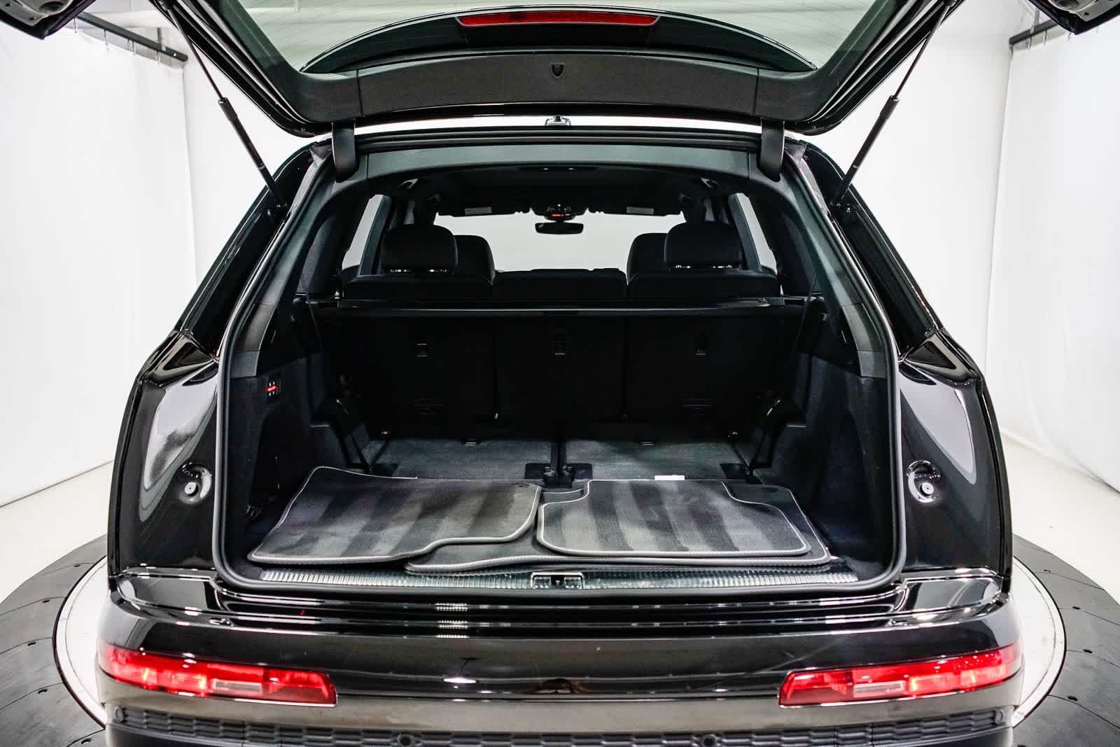 Thumbnail: 2025 Audi Q7 - 27