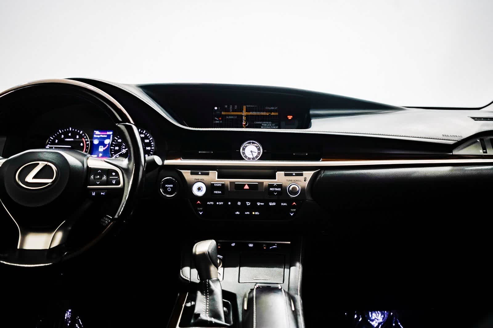 Thumbnail: 2017 Lexus ES - 13