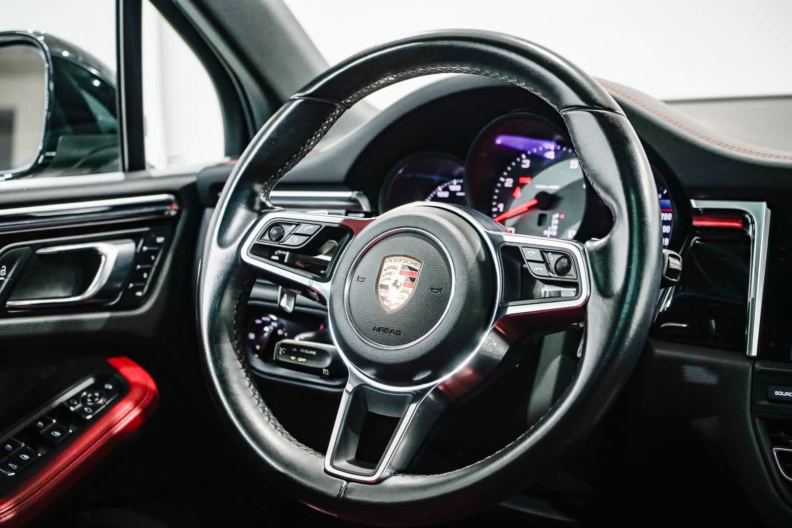 Thumbnail: 2020 Porsche Macan - 15